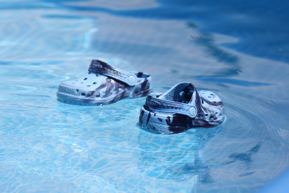 Klapki basenowe – niezbędnik każdego pływaka